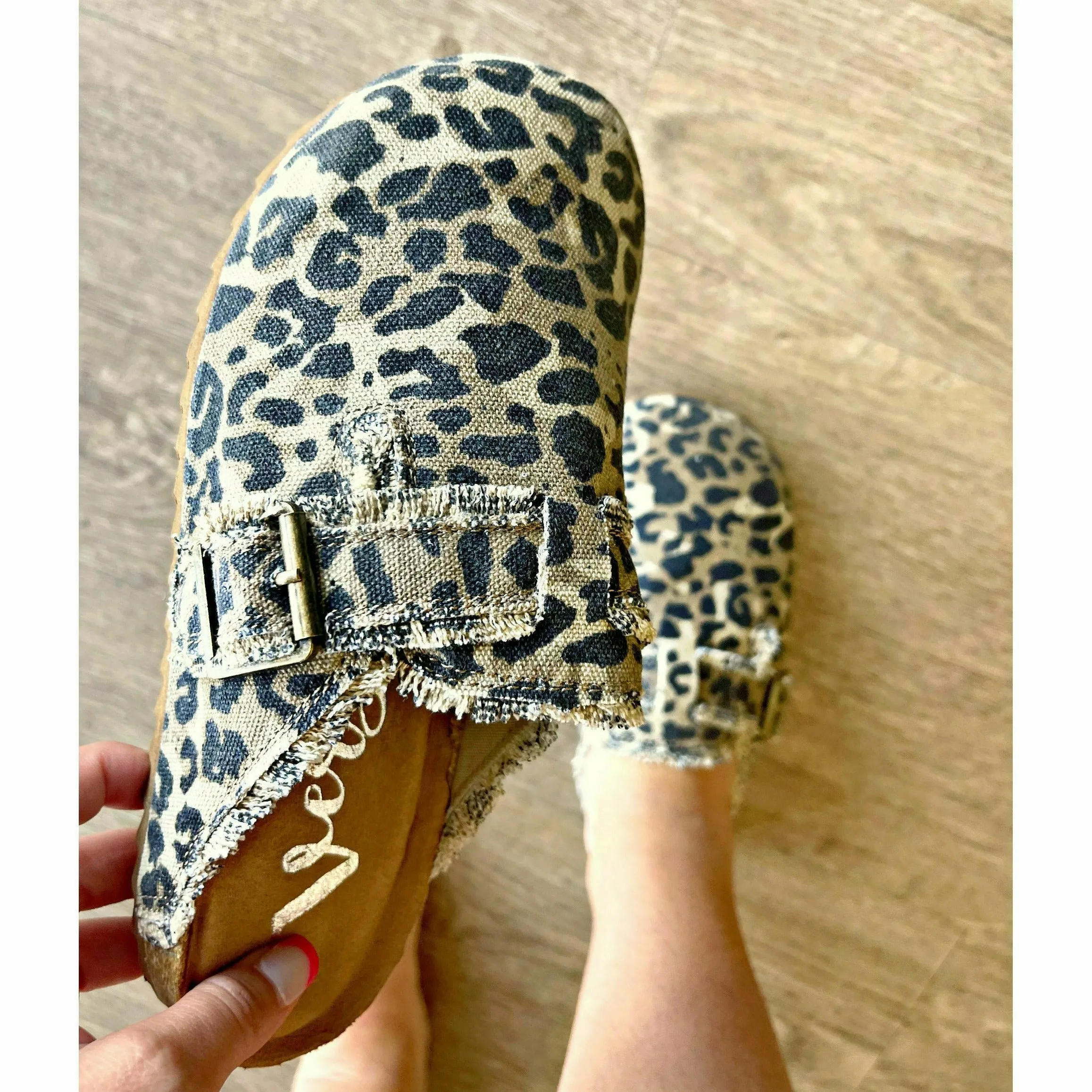 Bailey Slip Ons Very G Shoe (4 prints) new