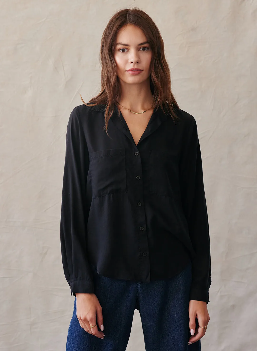 bella dahl two pocket classic button down in black