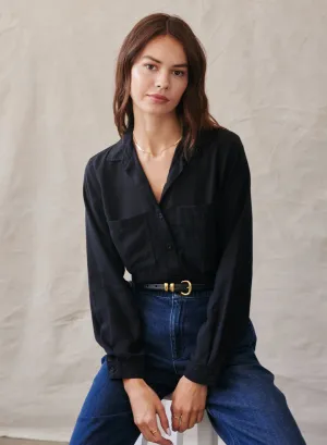 bella dahl two pocket classic button down in black