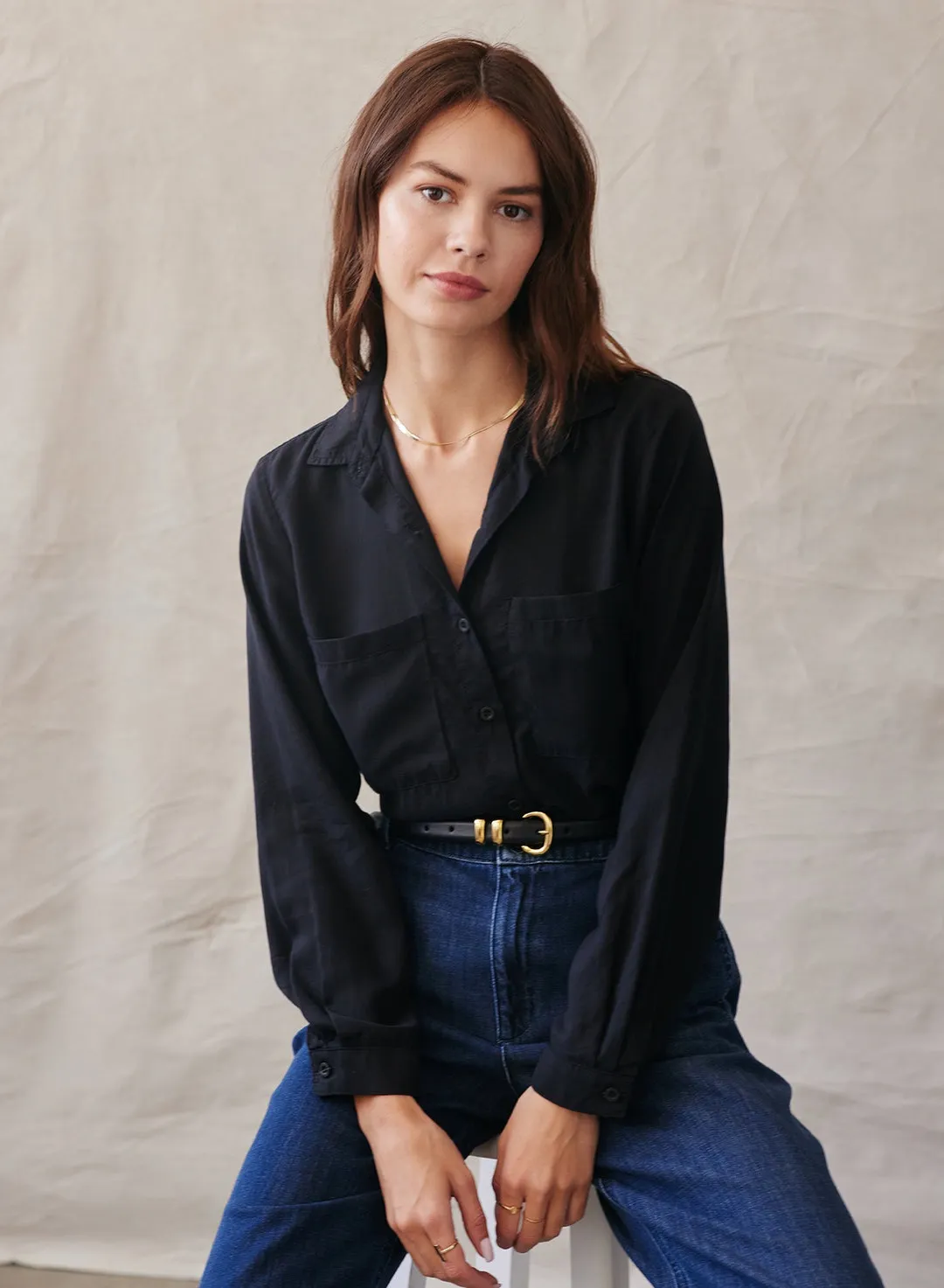bella dahl two pocket classic button down in black