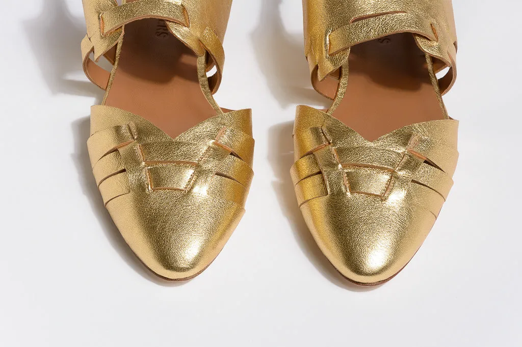 FEDORA Golden Closed Toe Sandal