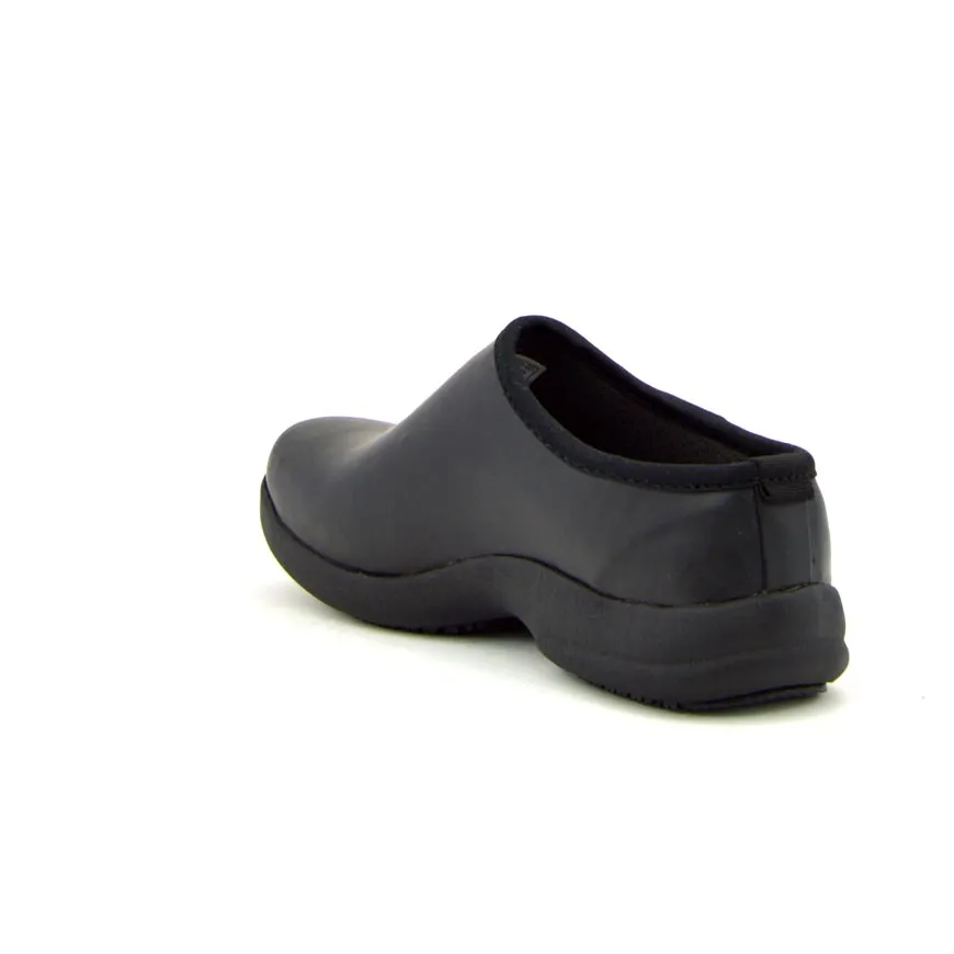 Oliver Solid Black Clog