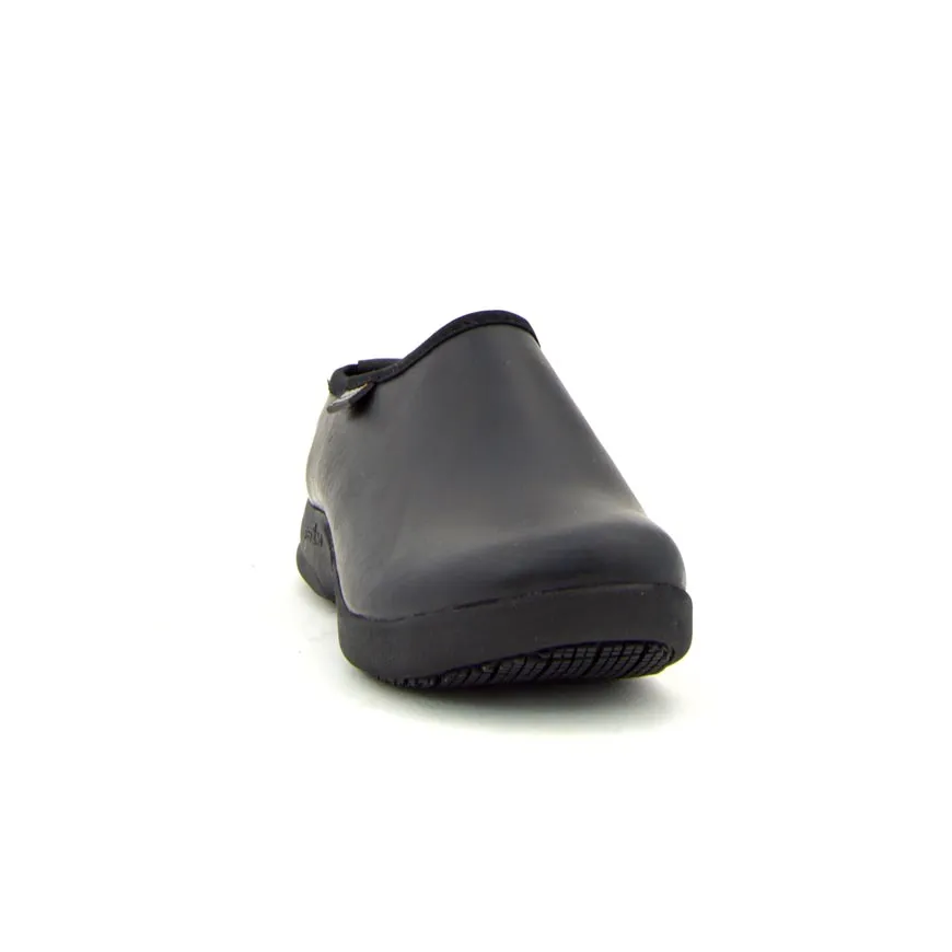 Oliver Solid Black Clog