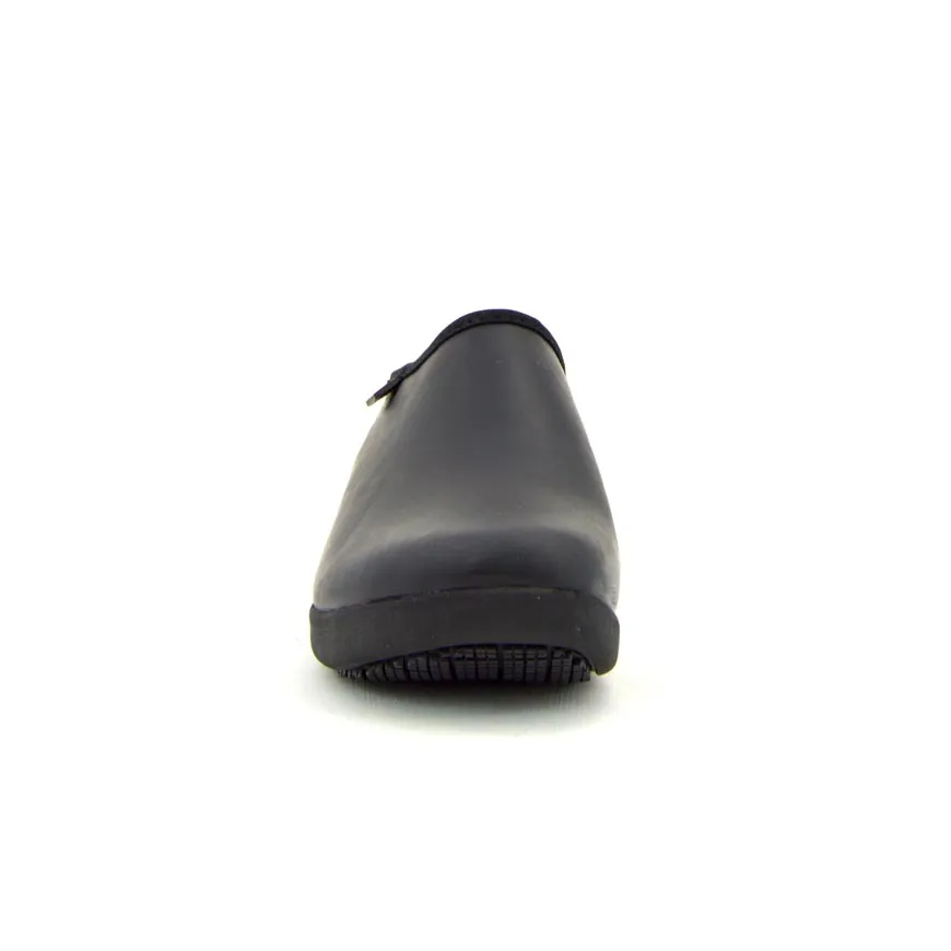 Oliver Solid Black Clog