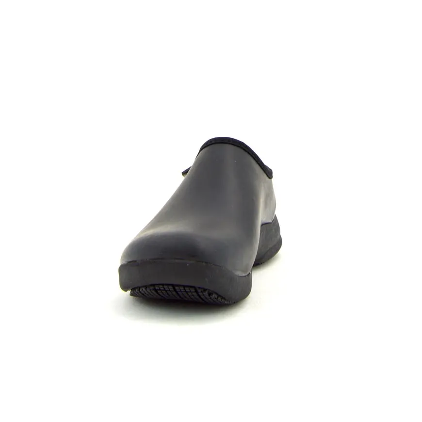 Oliver Solid Black Clog