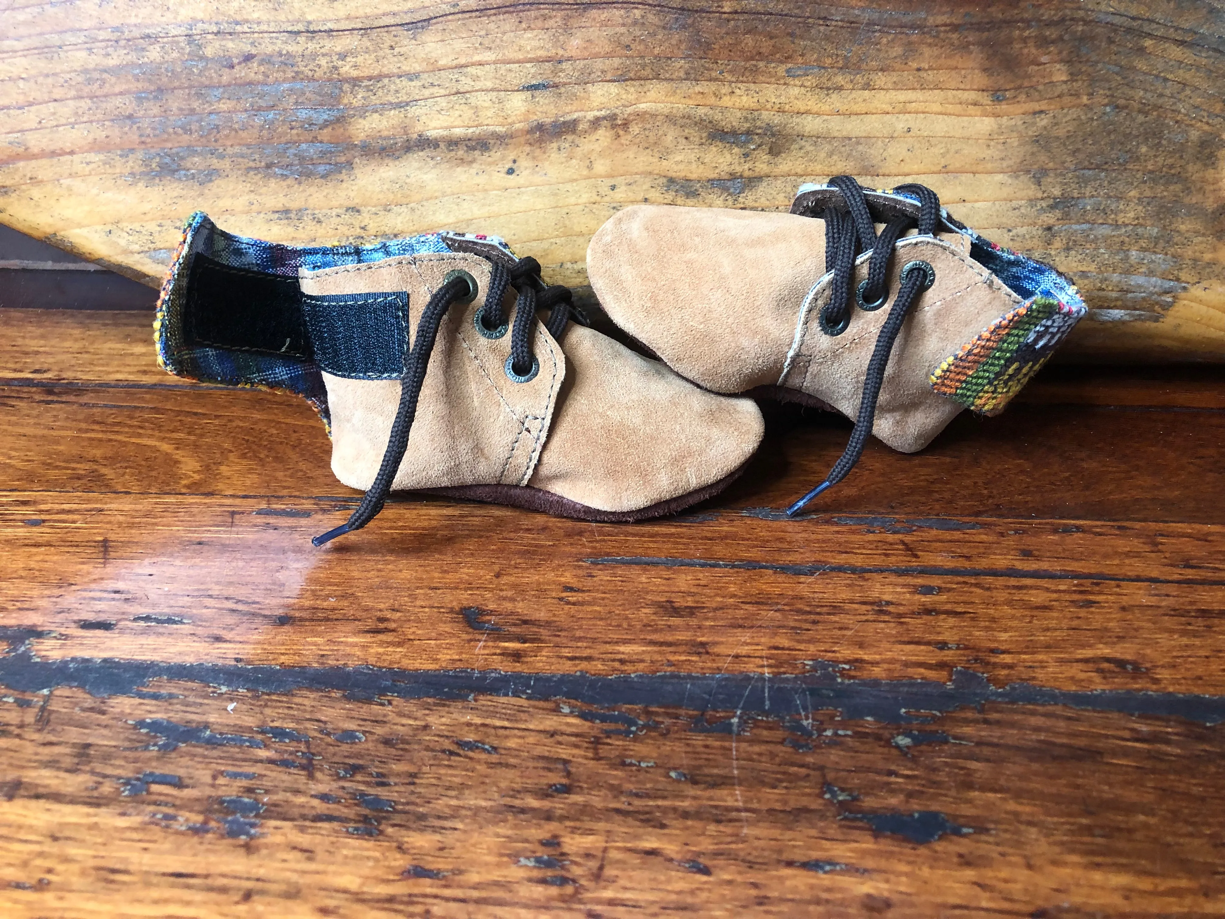 Size 21 Baby Moccasins - Fawn with Zigzag and Stripe
